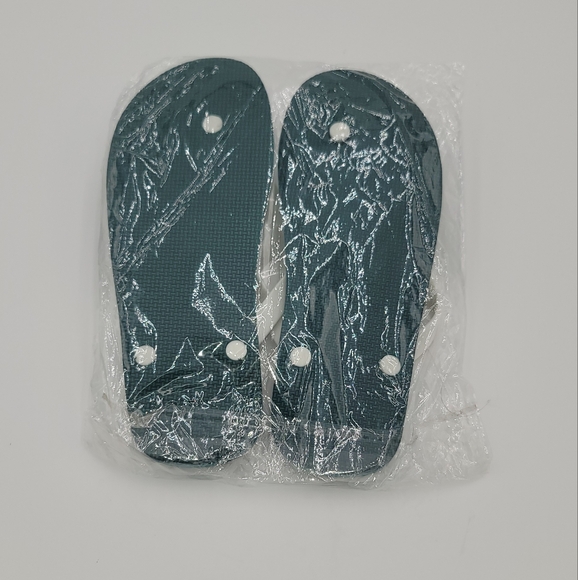 Cubavera Print Flip Flops in Green and White - Picture 2 of 2